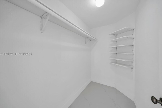 Building Photo - 2731 SW 24th St