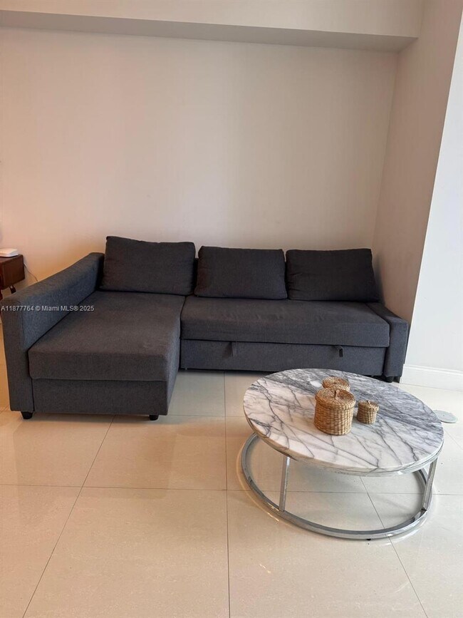 Building Photo - 475 Brickell Ave