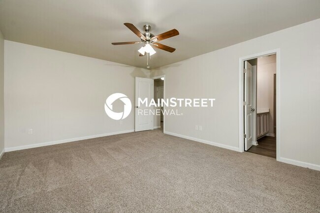 Building Photo - 4 Bedroom Pet-Friendly Home in Greensboro, NC with Main Street Renewal