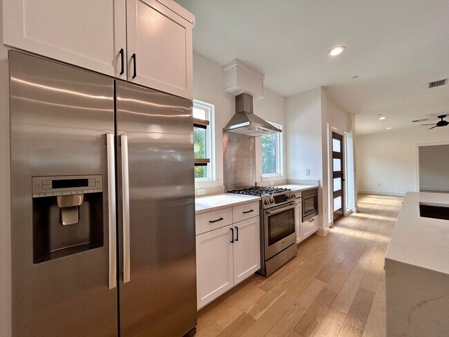 Building Photo - 4010 Clawson Rd