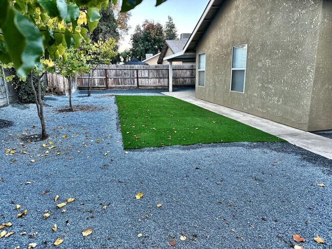 Building Photo - 1622 S Peppertree Ct