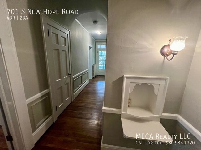 Building Photo - 701 S New Hope Rd