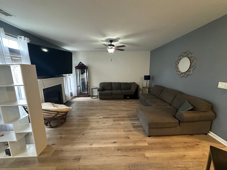 Building Photo - 4036 Holly Villa Cir