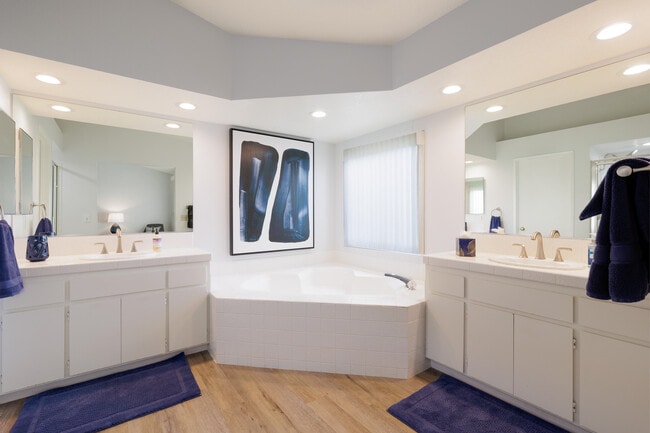 Building Photo - 156 Falls Ct