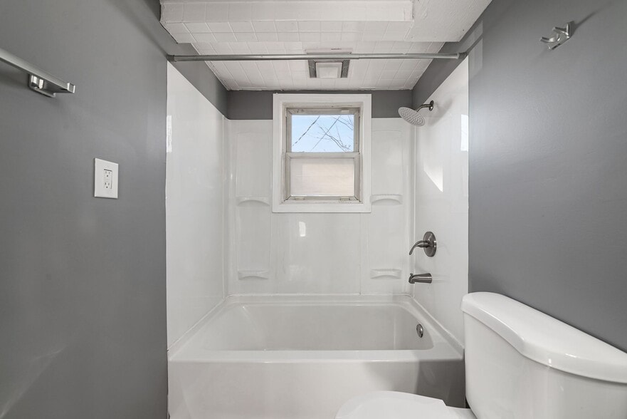 Building Photo - 2861 Woodland Ave