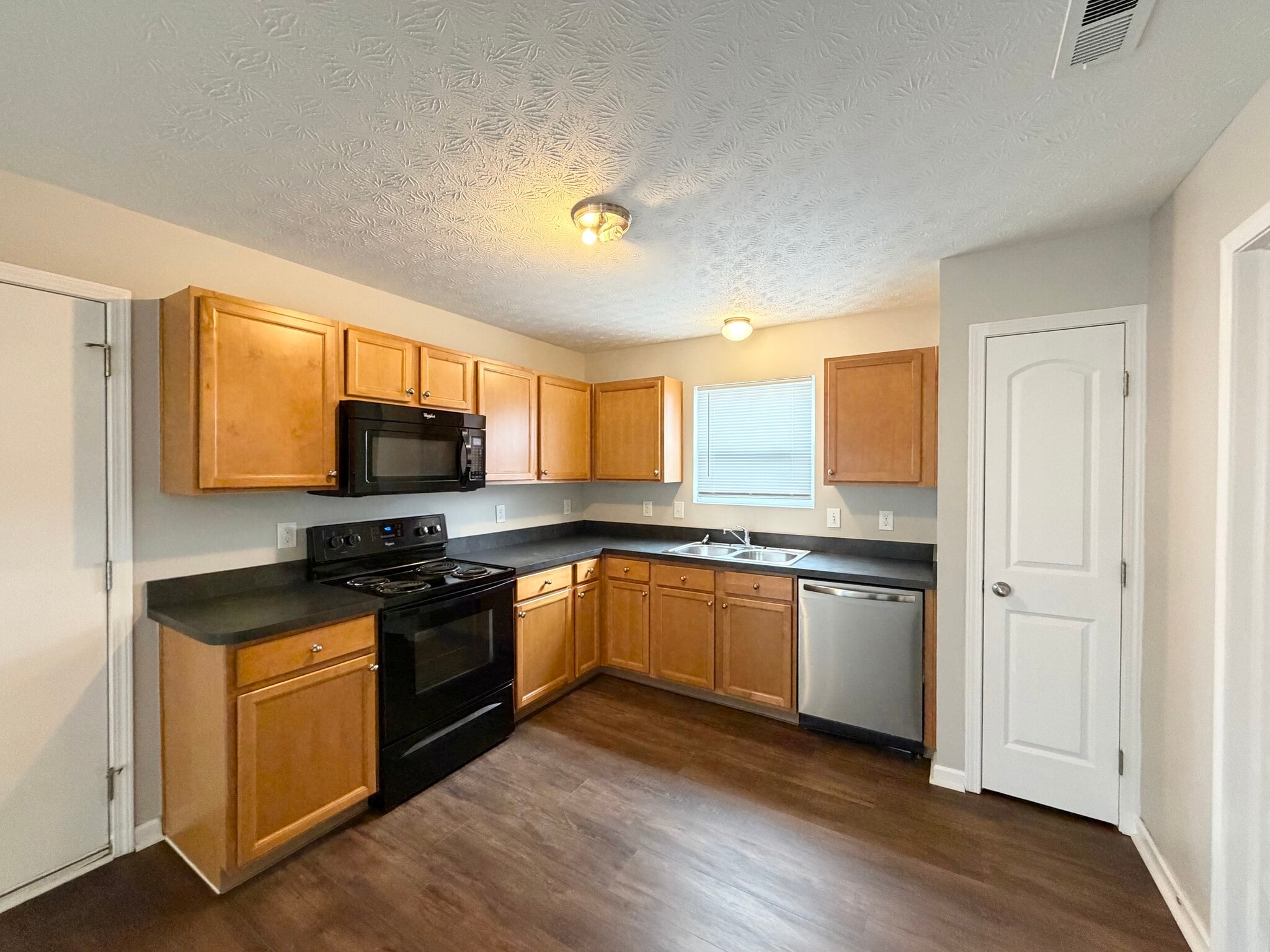 Building Photo - 1404 Bellow Falls Pl