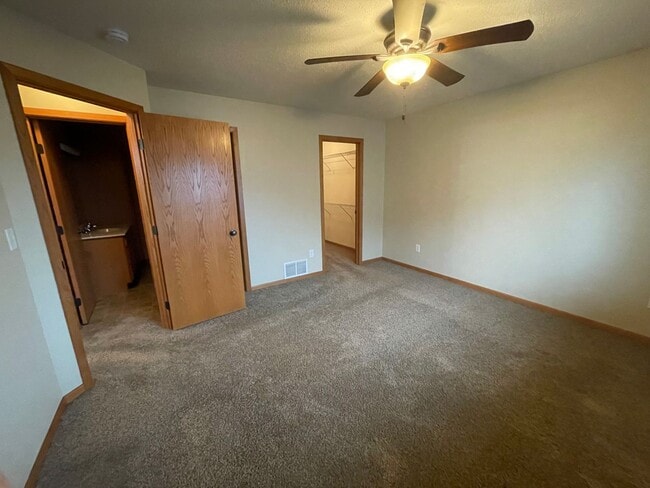 Building Photo - Pet-Friendly 3 Bed Twin Home with Patio & Garage