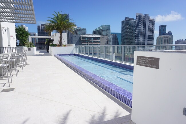 Building Photo - 1010 SW 2nd Ave