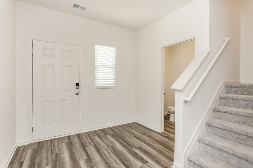 Building Photo - 7651 Saffron Ave