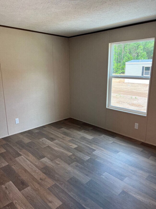 Building Photo - Brand New! Move In Ready & Close to Downto...