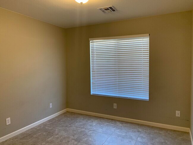 Building Photo - 13250 W Port Royale Ln