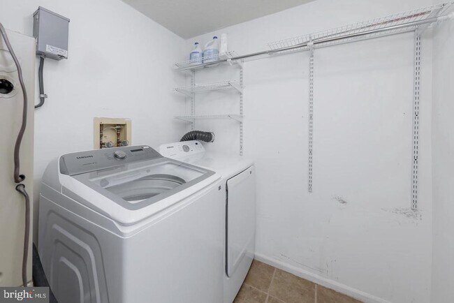 Building Photo - 2307 Greenwood Dr