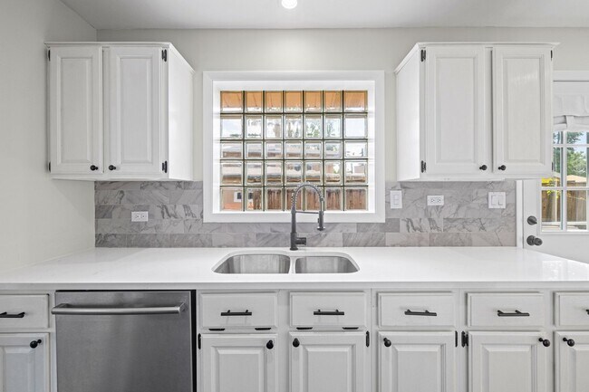 Building Photo - 230 Greenfield Dr