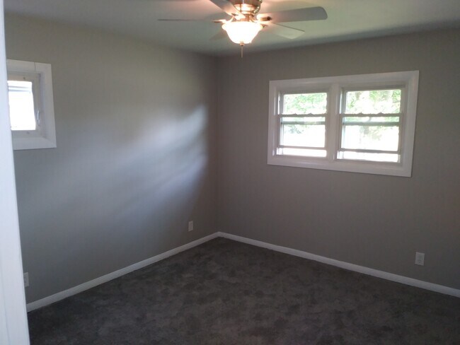Building Photo - 123 Blank Rd
