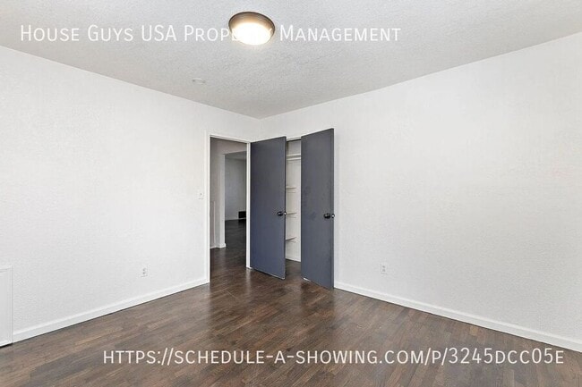 Building Photo - 5400 NE 49th St