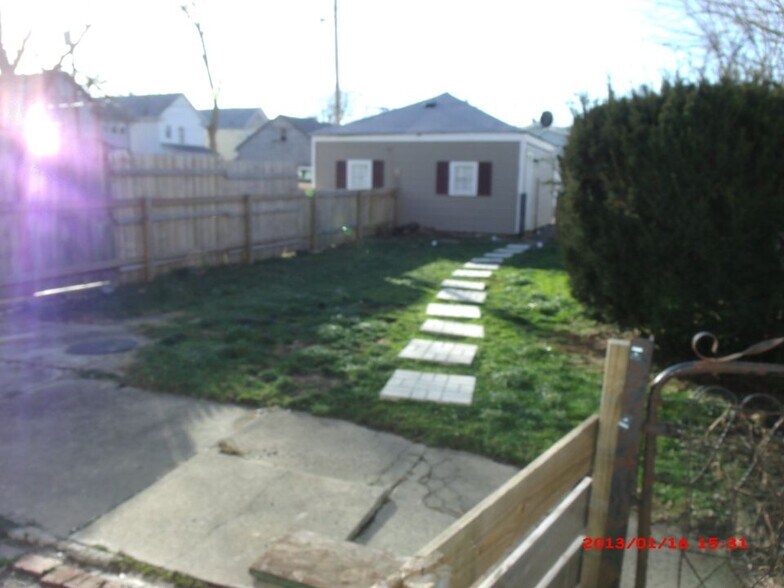 Building Photo - 701 runnion ave