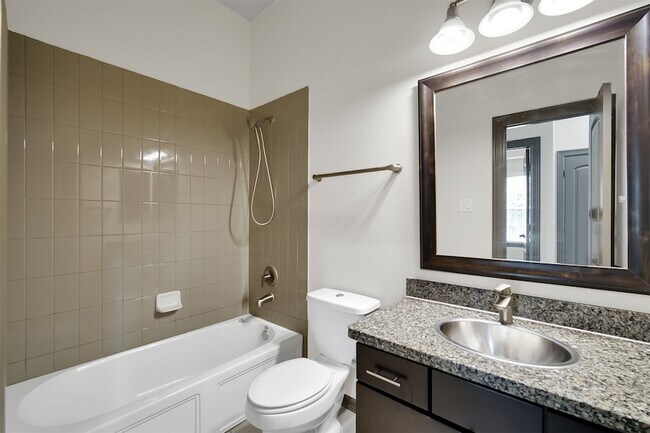 Building Photo - 111 Aventura Pl