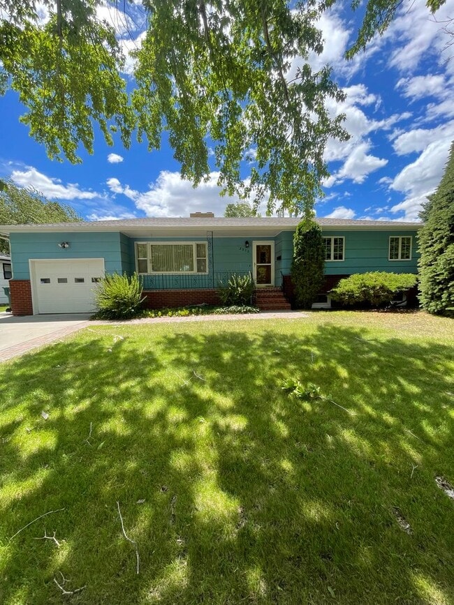 Building Photo - 2310 Fox Dr