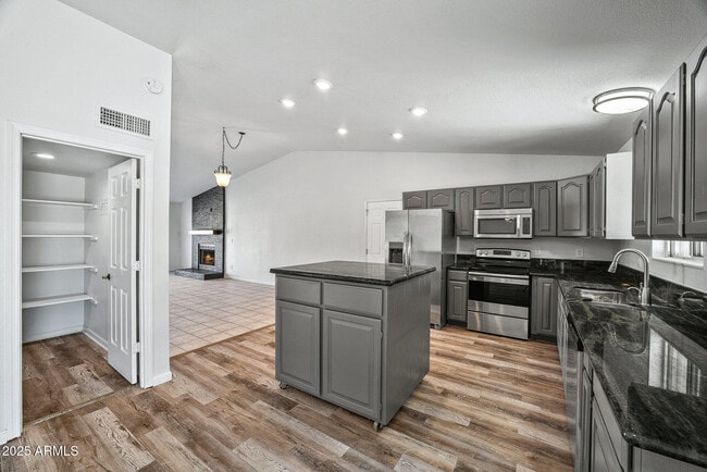 Building Photo - 6039 E Skinner Dr