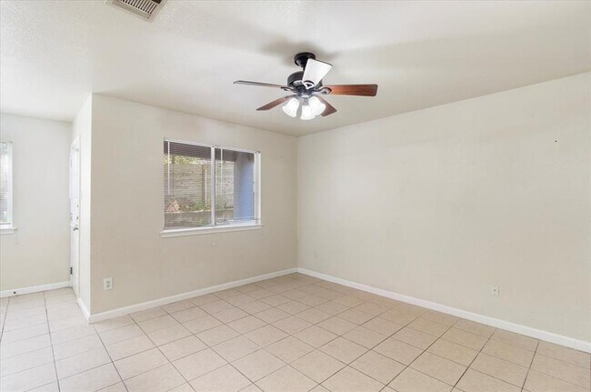 Building Photo - 887 Sagewood Trail