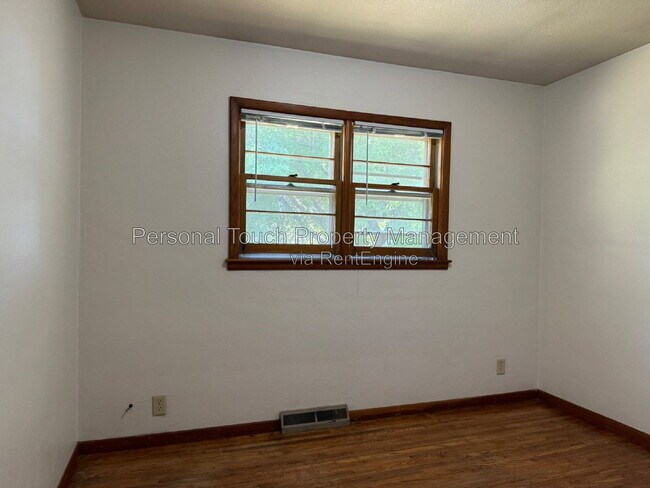 Building Photo - 1818 5th Ave S