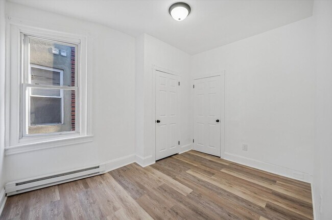 Building Photo - 402 N 59th St