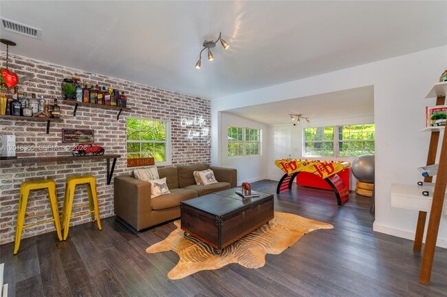 Building Photo - Douglas Road, Miami, FL 33133 - 4 BR 3 BA single-family home