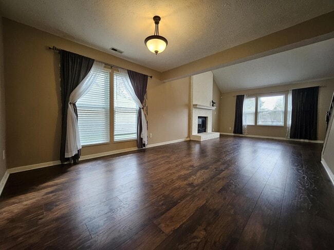 Building Photo - 7645 Bayridge Dr