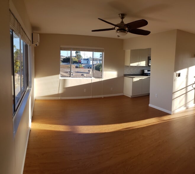 Living area 1 - 4414 1/2 Kansas St