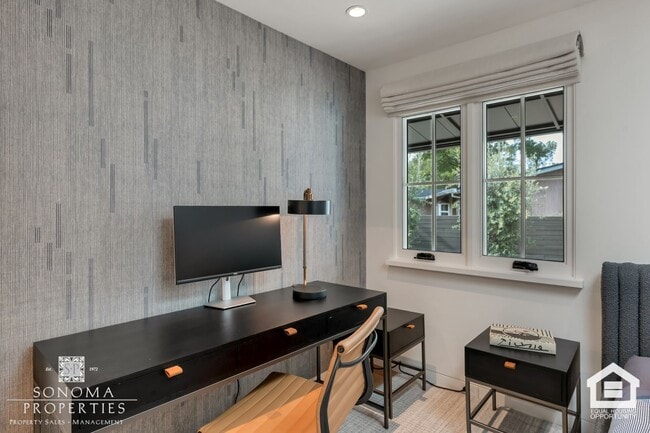 Building Photo - 3 Bedroom Exquisitely Furnished Home