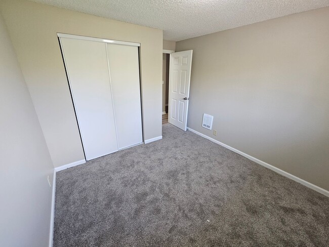 Building Photo - 2535-2537 Wilark Dr NW