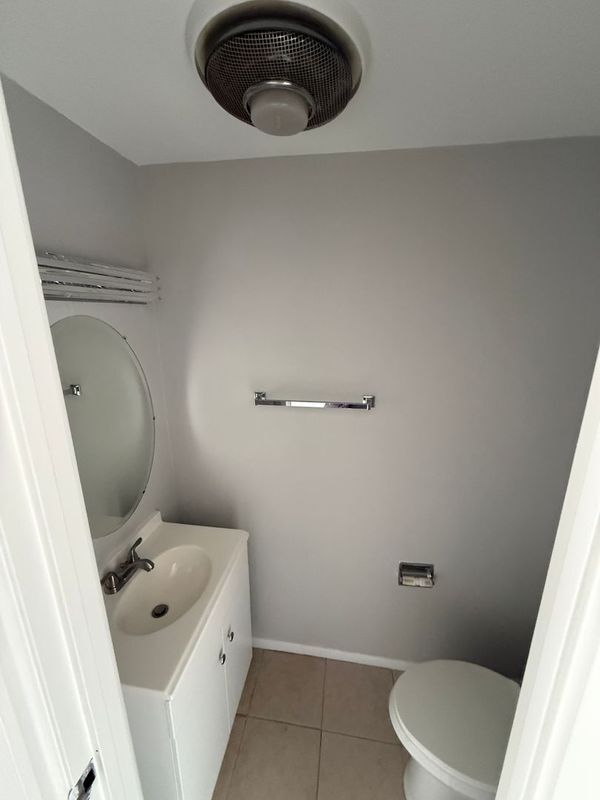 Building Photo - 744 W Gordon Terrace