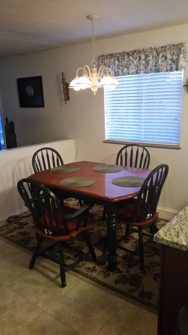 Building Photo - Spacious 3 Bed + Office, 2 Bath Single Fam...
