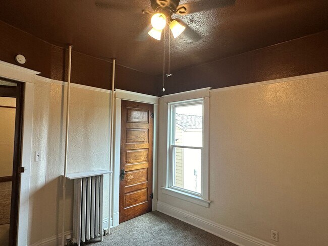 Building Photo - 641 S Dakota Ave