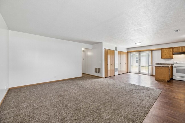 Building Photo - 600-602 Lamont