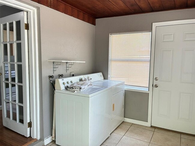 Building Photo - 1555 Michigan Ave