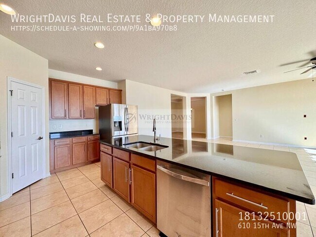 Building Photo - 610 15th Ave NW