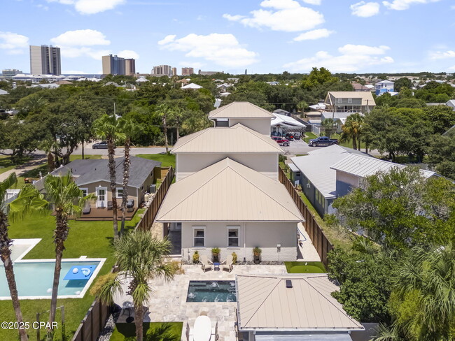 Building Photo - 407 Petrel St