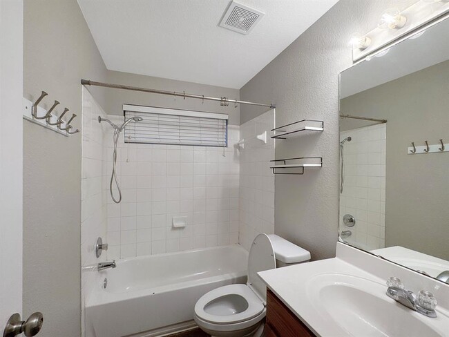 Building Photo - 1010 Whitley Dr
