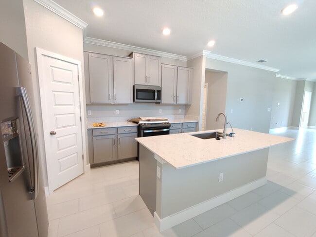 Building Photo - 9570 Little Bluestem Dr