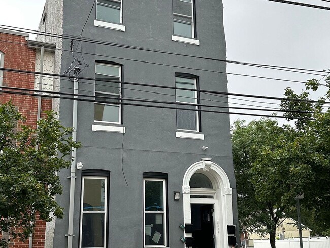 Building Photo - 1716 W Oxford St