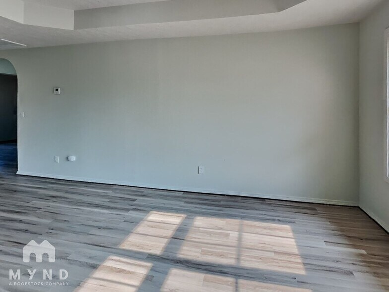 Building Photo - 5635 S Farm Rd 145