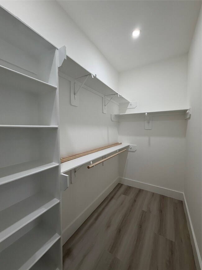 Building Photo - 10123 Grover Ln