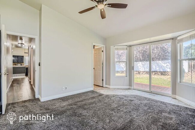 Building Photo - 193 1375 N