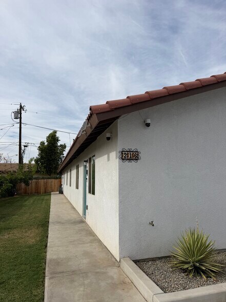 Building Photo - 216 E Belle Ave