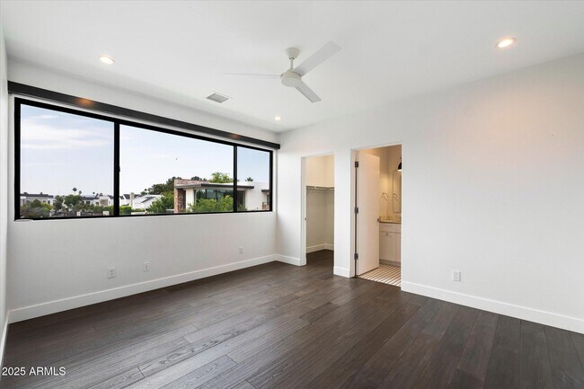 Building Photo - 4525 N 36th Way