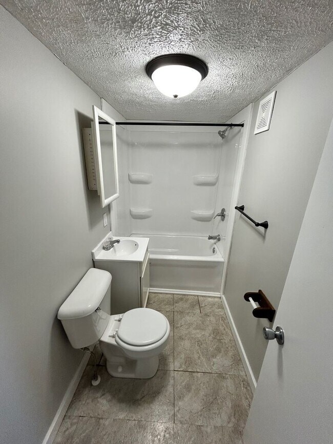 Building Photo - 90 E Mark St