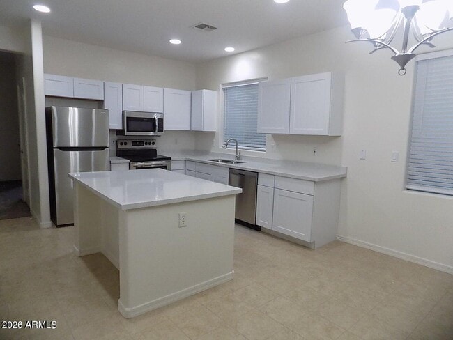 Building Photo - 41298 W Park Hill Dr