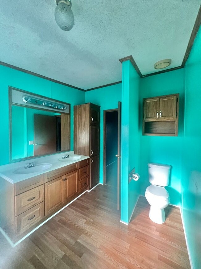 Building Photo - Peden Point/Mrytle Grove/Masonboro Loop South Wilmington  2 garage garage! Oak Trees! Covered Porch!