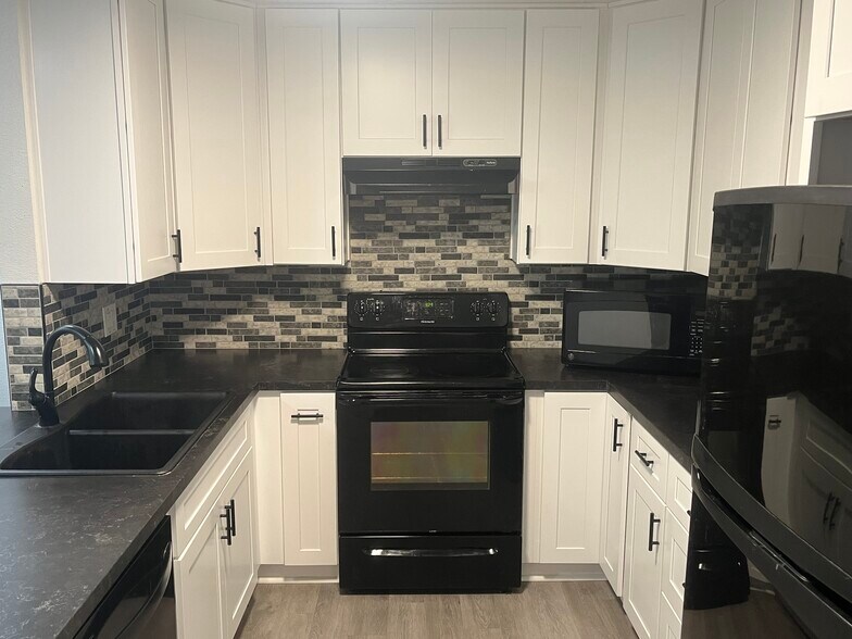 Kitchen - 10300 Caminito Cuervo
